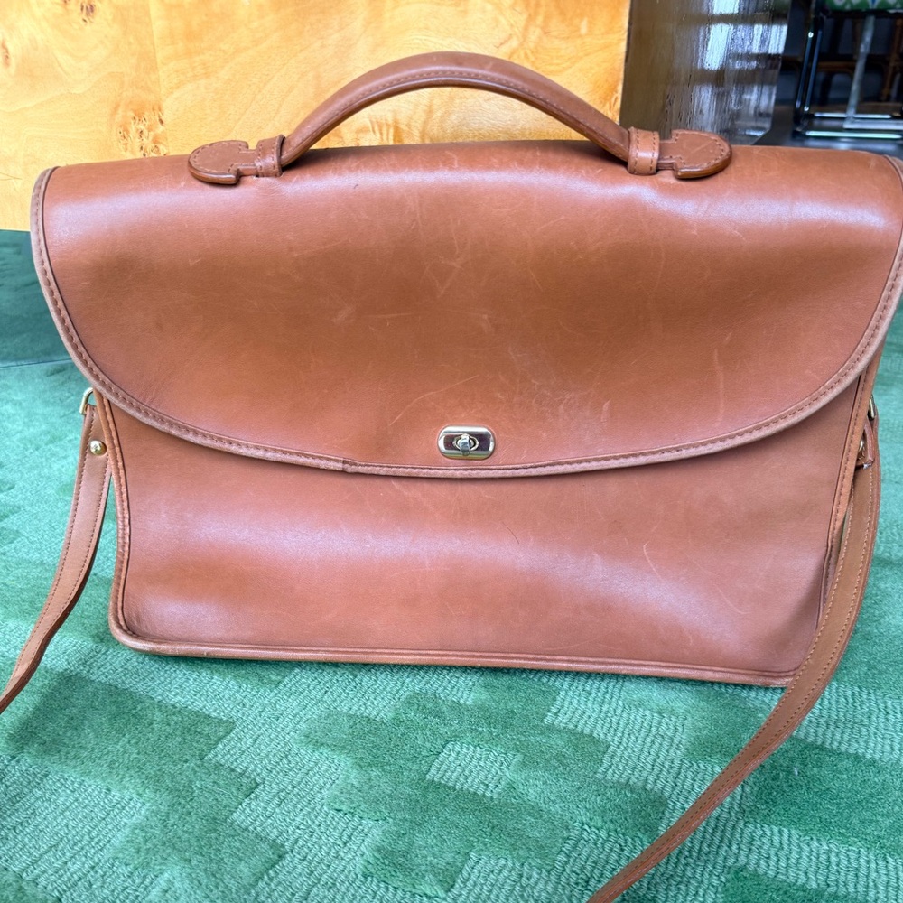 Vintage Genuine Leather Messenger Bag / Briefcase – Tan Camel Brown